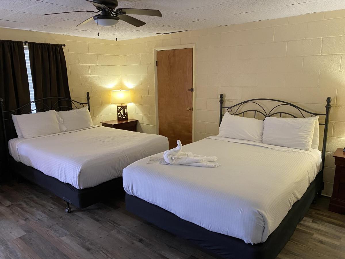 Ji11, Queen Guest Room At The Joplin Inn At The Entrance To Mountain Harbor Resort Hotel Room Mount Ida Exterior foto
